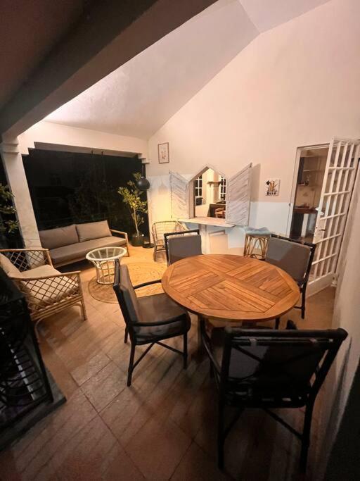 Apartment With Private Rooftop 450 M From The Beach Flic en Flac Exterior photo